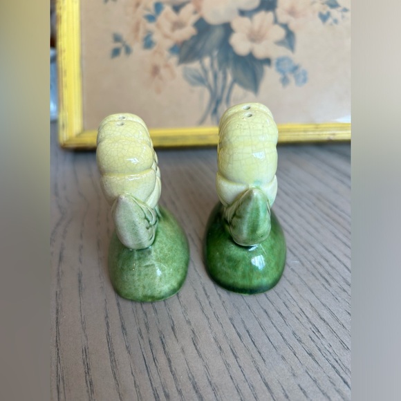 VINTAGE Salt and Pepper Sets plus Two Singles (6 pieces) - Picture 2 of 16